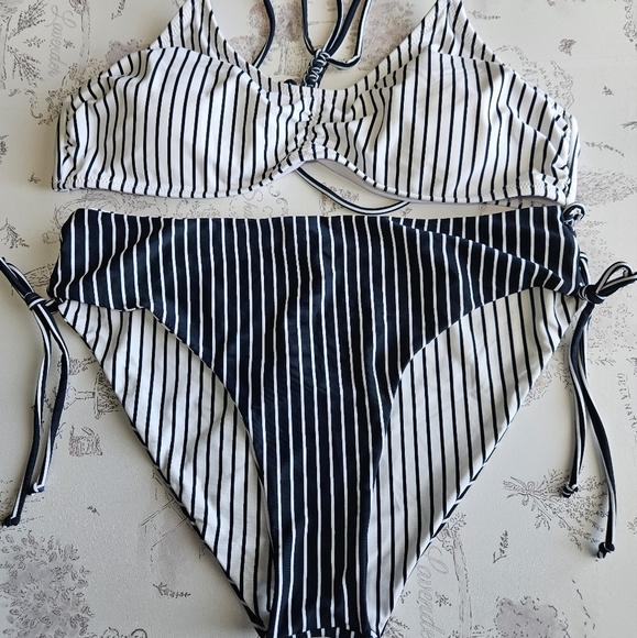 NWT! Cupshe Strappy Top & Reversible Bottoms Bikini Navy/White Stripes Size XXL - Picture 2 of 6